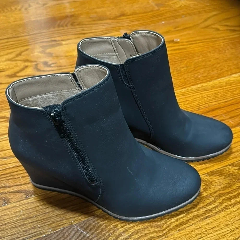 SOUL Naturalizer Black Wedge Ankle Booties